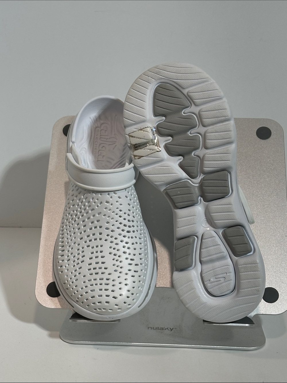 Skechers Cali Gear UltraGo White Perforated Slip-On Clogs with Heel Strap - Picture 2 of 8